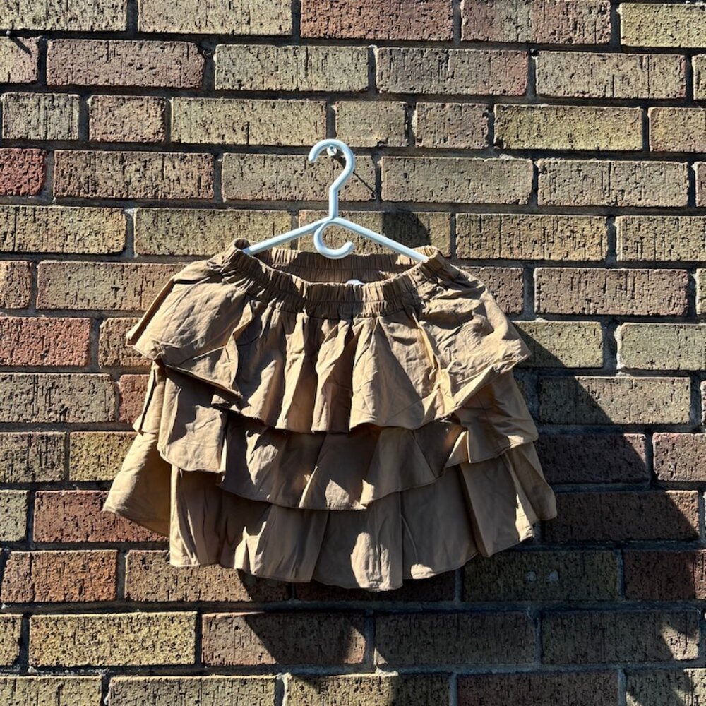 Nice Noise Tiered Ruffle Mini Skirt (Beige)